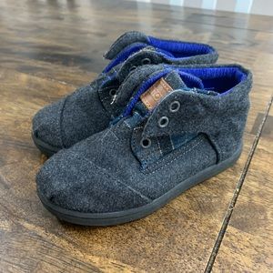 Toms Toddler Size 8 Gray Wool Like Boots w/ Blue Plaid - Boys or Girls -No Laces